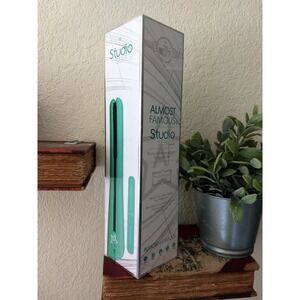 ALMOST FAMOUS STUDIO SERIES PREMIUM TOURMALINE CERAMIC‎ FLAT IRON MSRP $175